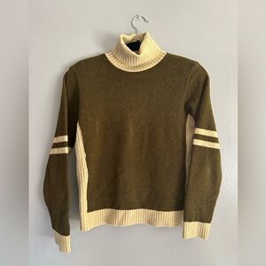 Cream and olive green long sleeve turtleneck sweater | size M